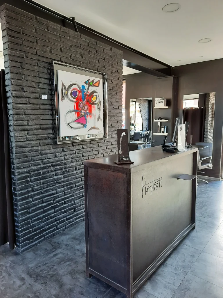 Intérieur du salon de coiffure Stephan à L'Union