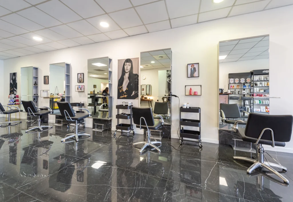 Intérieur du salon de coiffure Stephan à Quint-Fonsegrives