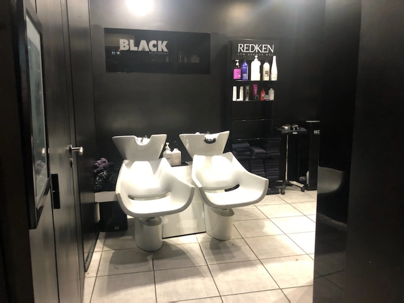 Intérieur du salon de coiffure Stephan Black à Toulouse