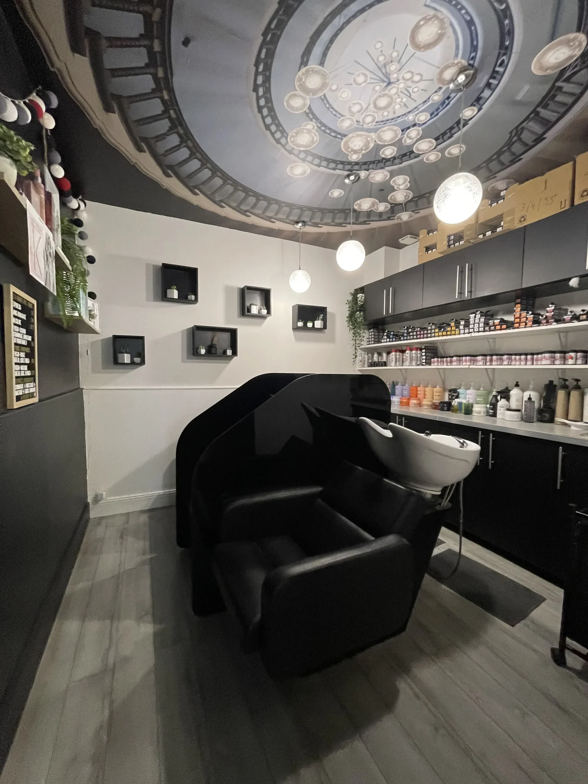 Intérieur du salon de coiffure Stephan à Castanet-Tolosan