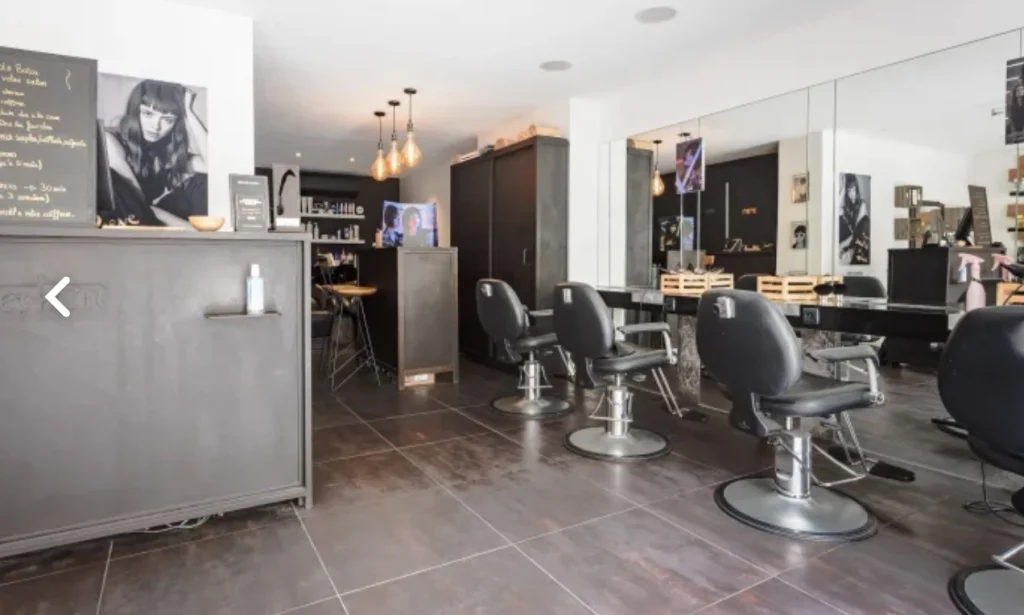 Interieur du salon Stephan à Gruissan, Av. de Narbonne